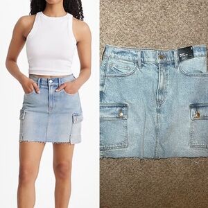 High Waisted Light Wash Cargo Mini Skirt size 6